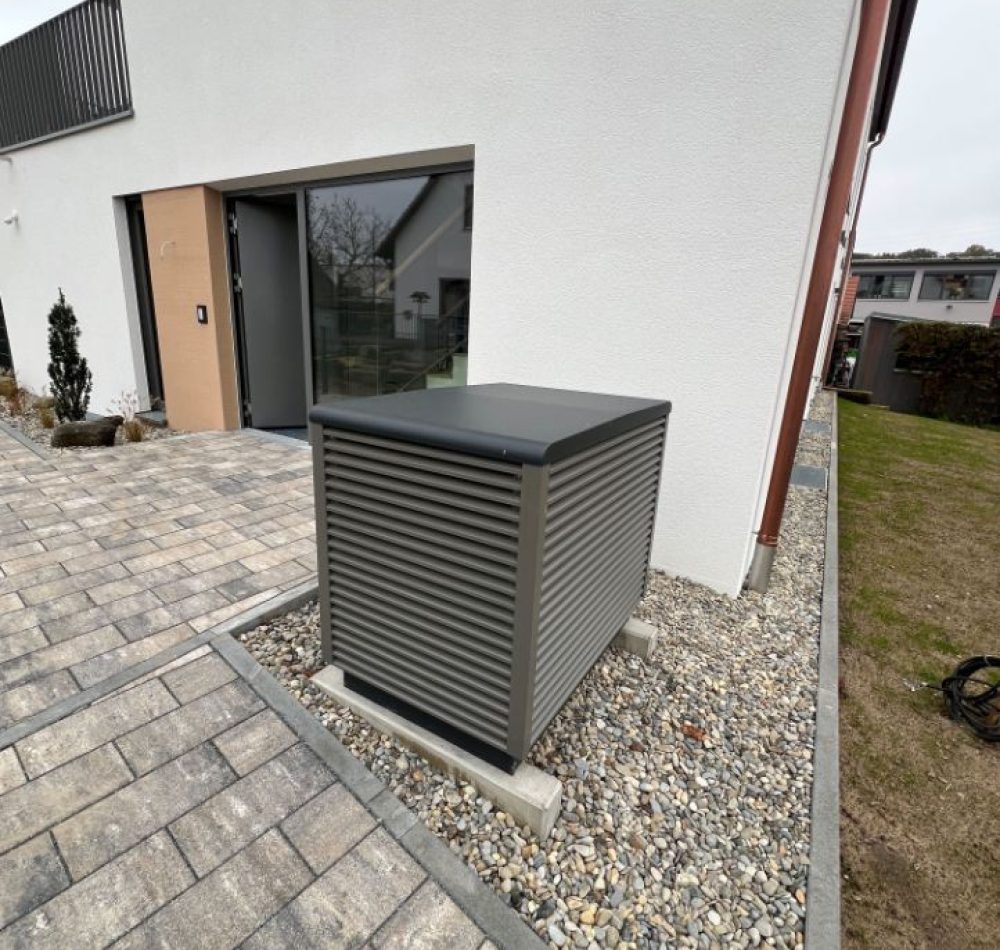 Heizungsbau einer Luft-:Wasserwärmepumpe mit dezentraler Warmwasserbereitung in Möhrendorf 1